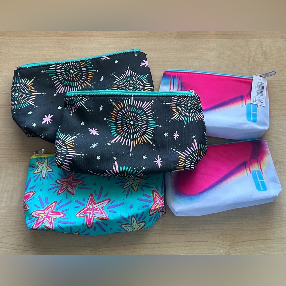 5 Clinique gift pouches